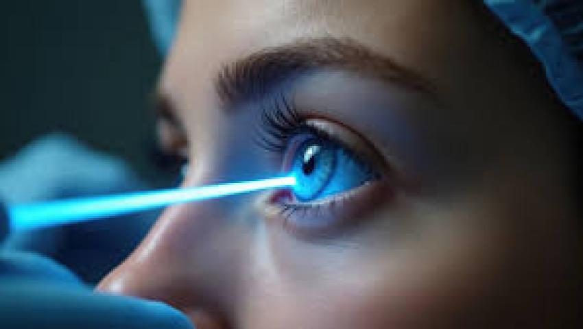 Eye twitching causes showing left and right eye flickering and eyelid twitching explained by eye specialist